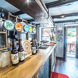 https://pepe-gust.hotels-rhonealpes.com